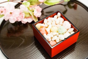 ひな祭りのお菓子に飾り方ってあるのでしょうか?