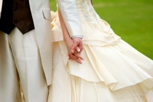 結婚式で恥をかかないための正しいご祝儀の渡し方