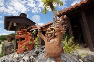 修学旅行で沖縄に行く時の服装なんですが5月だともう夏服なのかな？