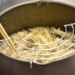 油を処理するために固める方法としてはどんなやり方があるのか？