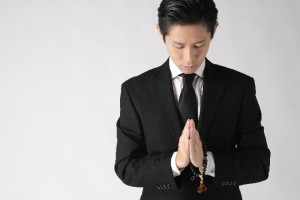 七回忌の服装なんですが喪服なの?黒っぽい服装でいいの?
