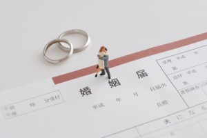 婚姻届を出すのに必要な書類とはどんなものが必要なんだろう?