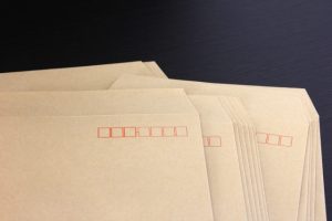 A4サイズの封筒の書き方って？住所や名前はどこにどう書くの？