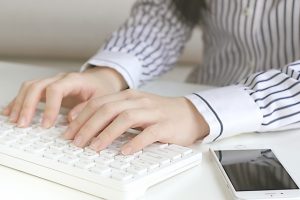 上司にメールで「ご都合」を使用するのは失礼なの？敬語ではないの？