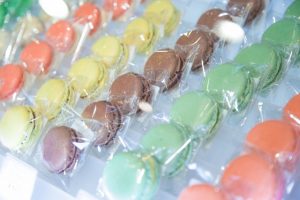 産休前のお菓子を職場に配る相手とタイミングはどうしたらいい？