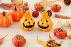 ハロウィンの出し物って保育園だとなにがよいのだろう？